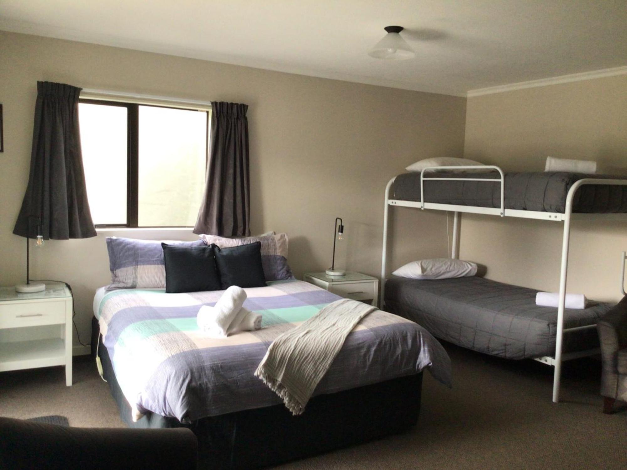 Fiordland Great Views Holiday Park Te Anau Exterior photo