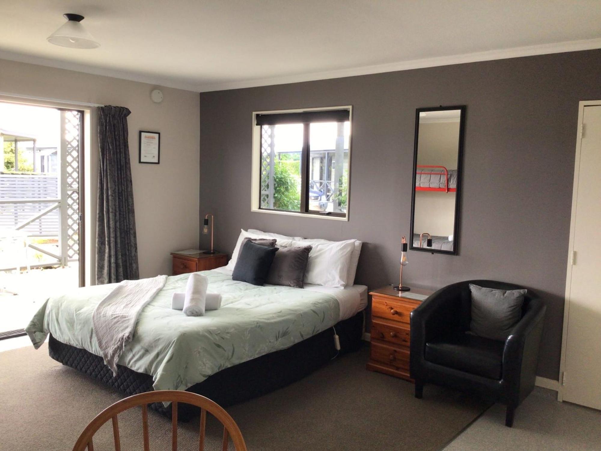 Fiordland Great Views Holiday Park Te Anau Exterior photo